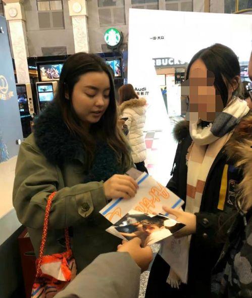 网红结婚吃瓜图片,吃瓜群众围观,甜蜜瞬间引爆网络 第3张 网红结婚吃瓜图片,吃瓜群众围观,甜蜜瞬间引爆网络 第3张